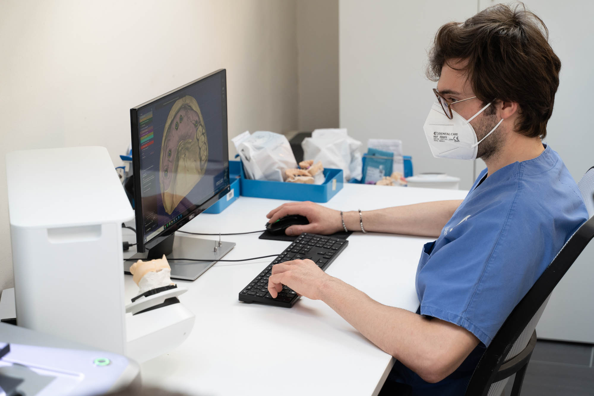 Tommaso grandi laboratorio interno denti fissi in 24 h interventi avanzati